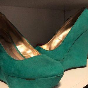 Teal green close toe wedge